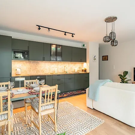 Modern - 50m2, Parking & Balcony - By Rentujemy Apartmán Krakov