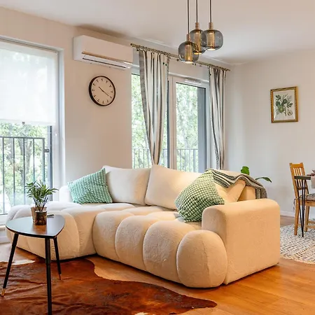 Modern - 50m2, Parking & Balcony - By Rentujemy Apartmán Krakov