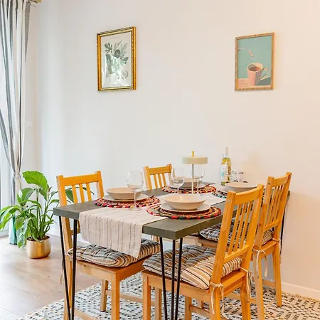 Modern - 50m2, Parking & Balcony - By Rentujemy Apartmán *