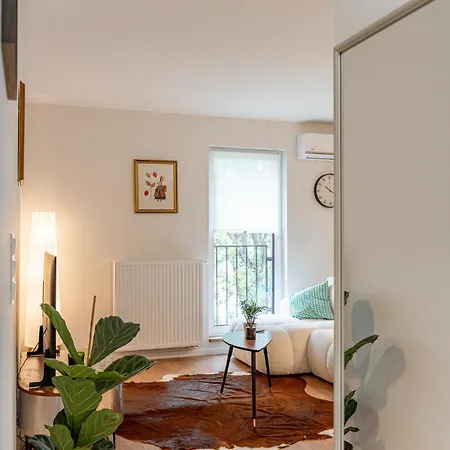 Apartmán Modern - 50m2, Parking & Balcony - By Rentujemy *