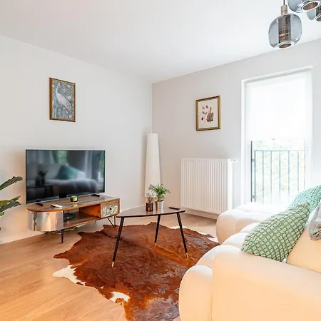 Apartmán Modern - 50m2, Parking & Balcony - By Rentujemy