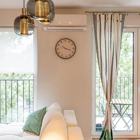 Modern - 50m2, Parking & Balcony - By Rentujemy Apartmán Krakov