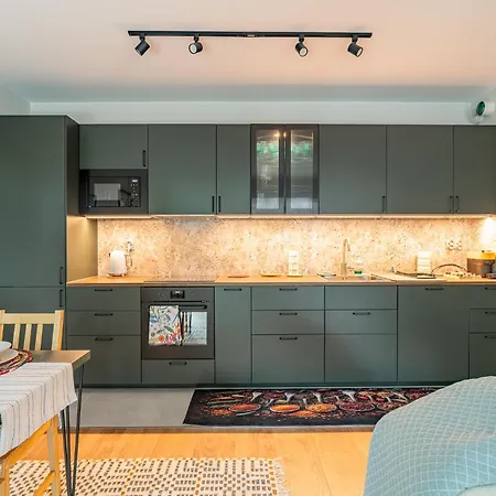 Apartmán Modern - 50m2, Parking & Balcony - By Rentujemy