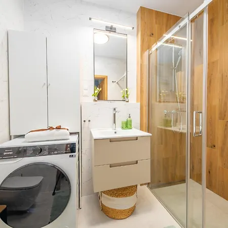 Modern - 50m2, Parking & Balcony - By Rentujemy Apartmán
