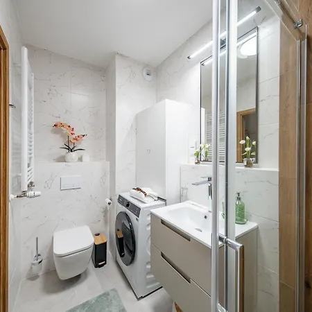 Apartmán Modern - 50m2, Parking & Balcony - By Rentujemy *