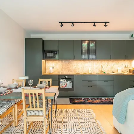 Modern - 50m2, Parking & Balcony - By Rentujemy דירה *